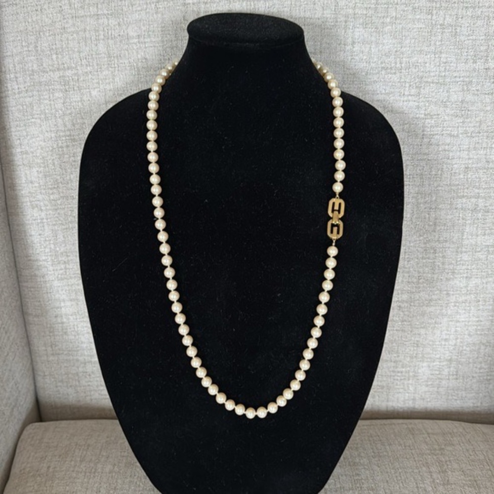 Givenchy New York 1977 Vintage Faux Pearl Necklace - Picture 10 of 10